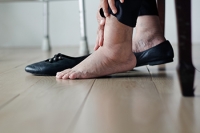 Ways Seniors Can Reduce Swelling in the Feet